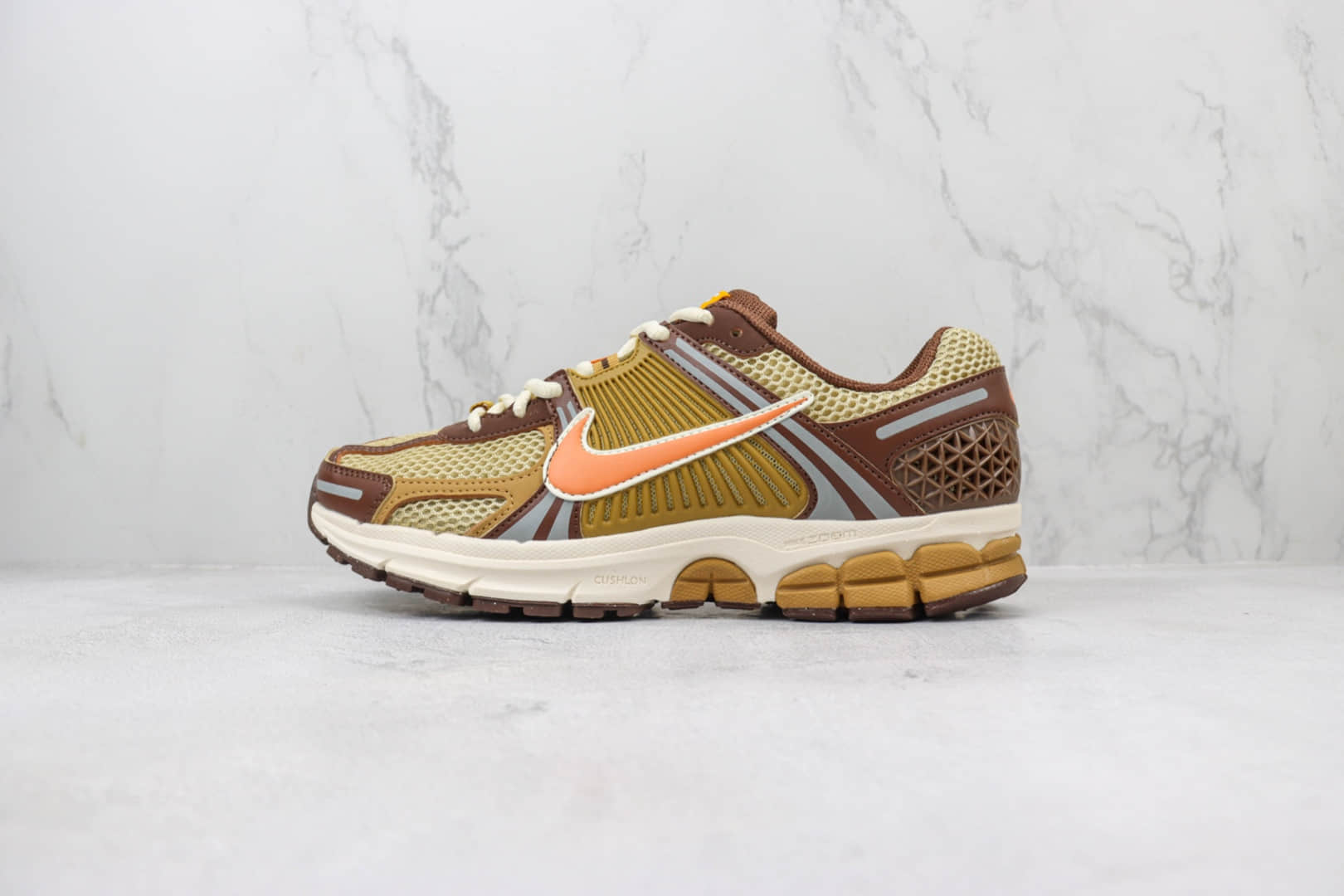 耐克Nike Zoom Vomero 5纯原版本佛莫罗5代棕黄色复古慢跑鞋 莆田耐克货源 货号:FB9149-700
