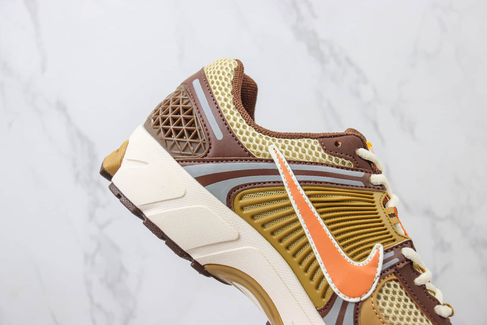 耐克Nike Zoom Vomero 5纯原版本佛莫罗5代棕黄色复古慢跑鞋 莆田耐克货源 货号:FB9149-700