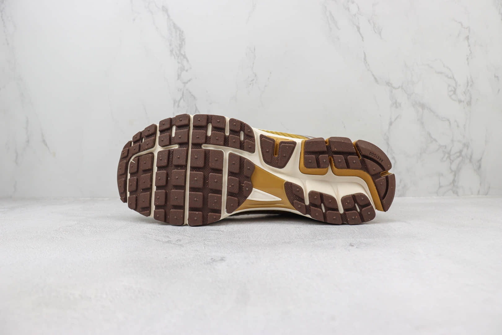 耐克Nike Zoom Vomero 5纯原版本佛莫罗5代棕黄色复古慢跑鞋 莆田耐克货源 货号:FB9149-700