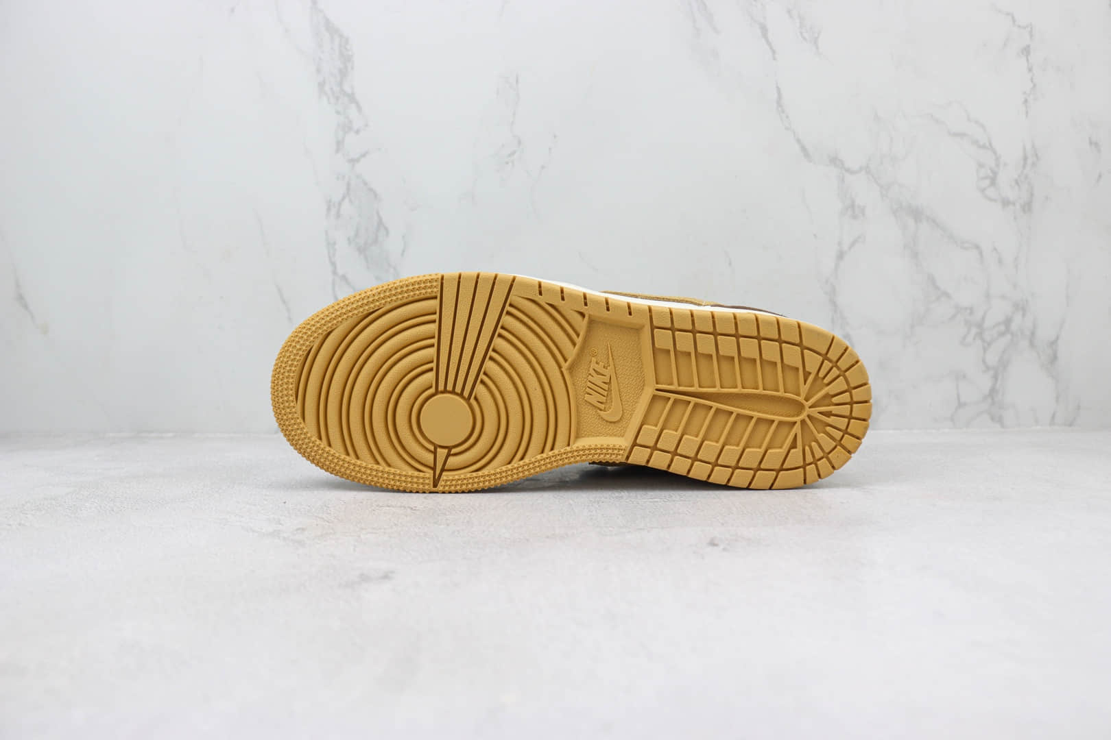 乔丹Air Jordan 1 Low纯原版本低帮AJ1棕白色板鞋 莆田AJ货源 货号:FB2216-200