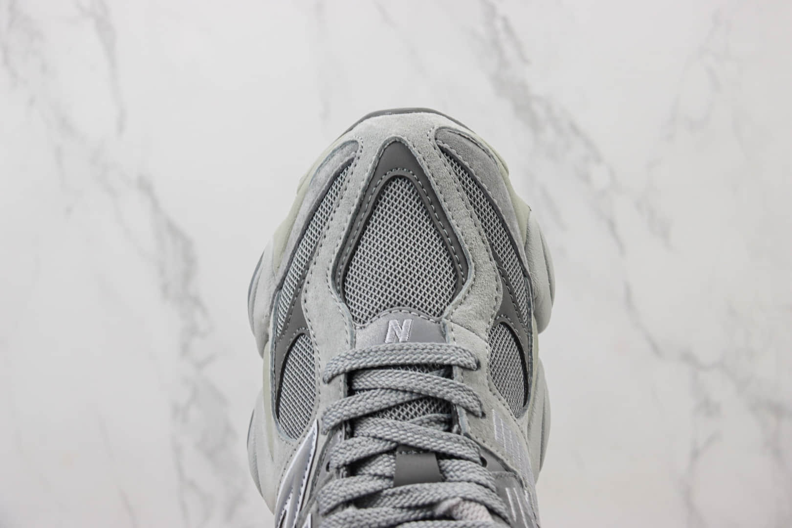 新百伦New Balance 9060纯原版本NB9060灰色复古慢跑鞋 莆田新百伦货源 货号：U9060GG