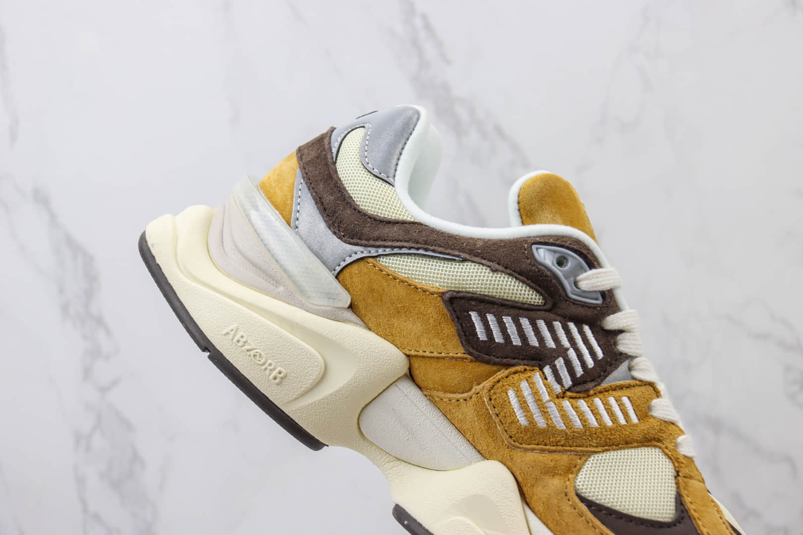 新百伦New Balance 9060纯原版本NB9060黄棕色复古跑鞋 莆田新百伦货源 货号:U9060WOR