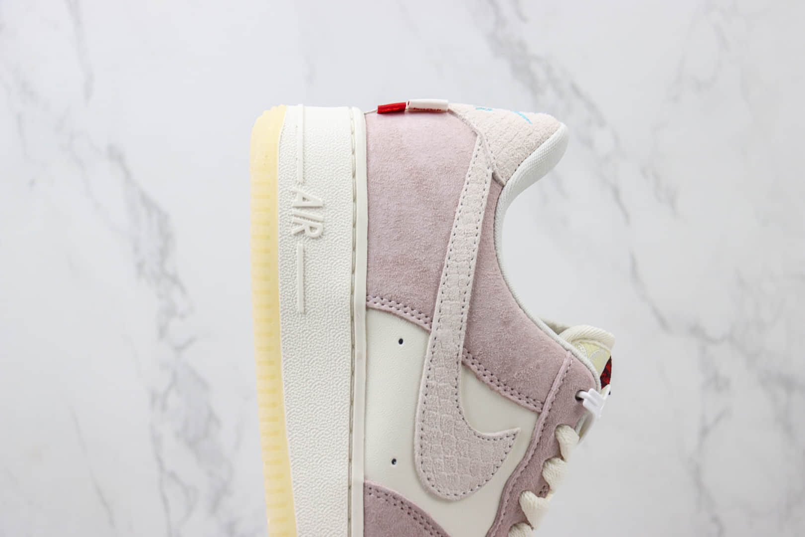 耐克Nike Air Force 1 Low纯原版本空军一号低帮AF1白粉麂皮板鞋 莆田耐克批发 货号:FZ5066-111