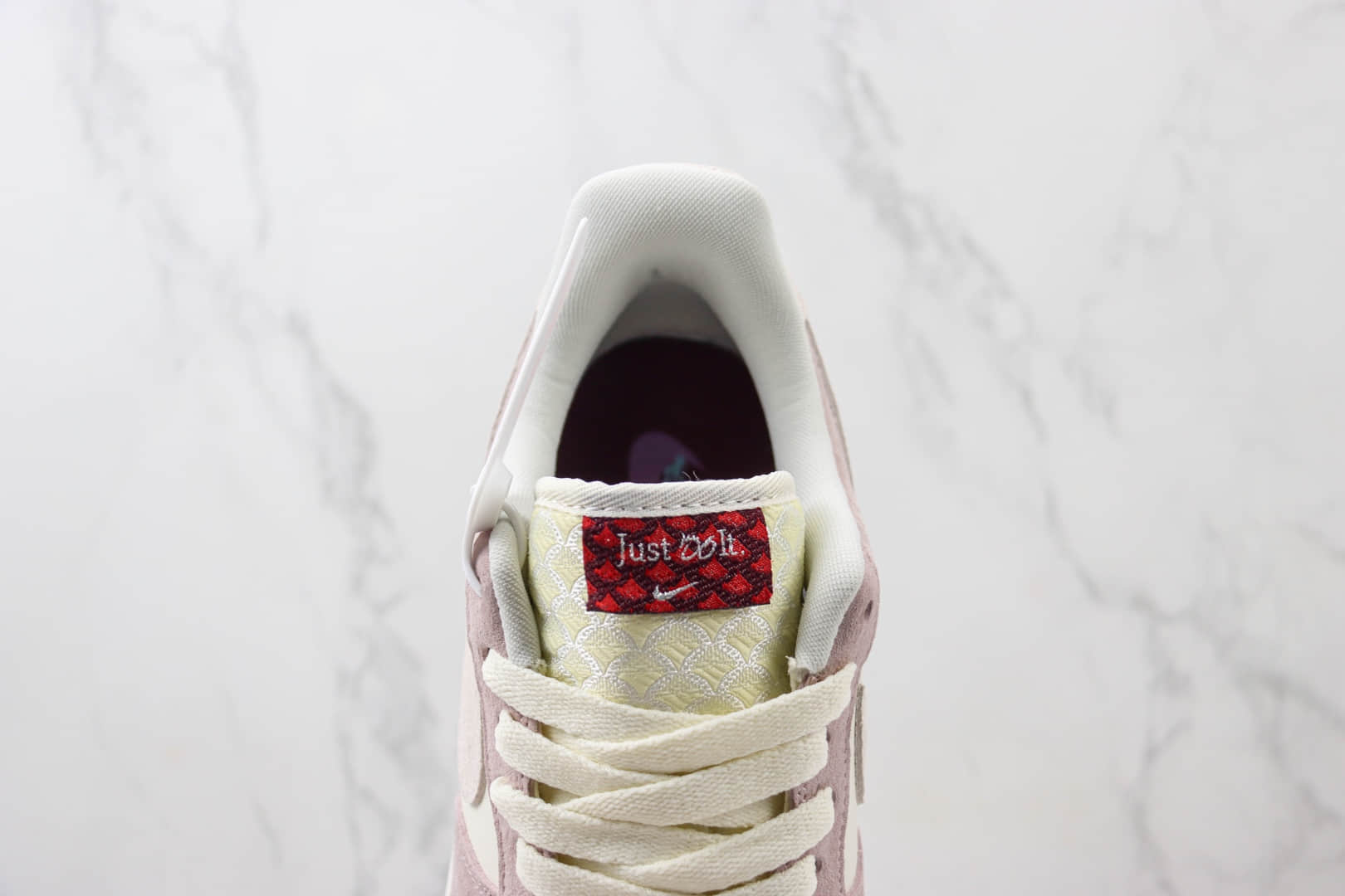 耐克Nike Air Force 1 Low纯原版本空军一号低帮AF1白粉麂皮板鞋 莆田耐克批发 货号:FZ5066-111