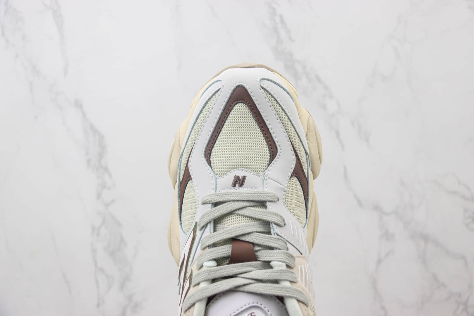 新百伦New Balance 9060纯原版本NB9060米白棕复古跑鞋 莆田新百伦货源 货号：U9060FNA