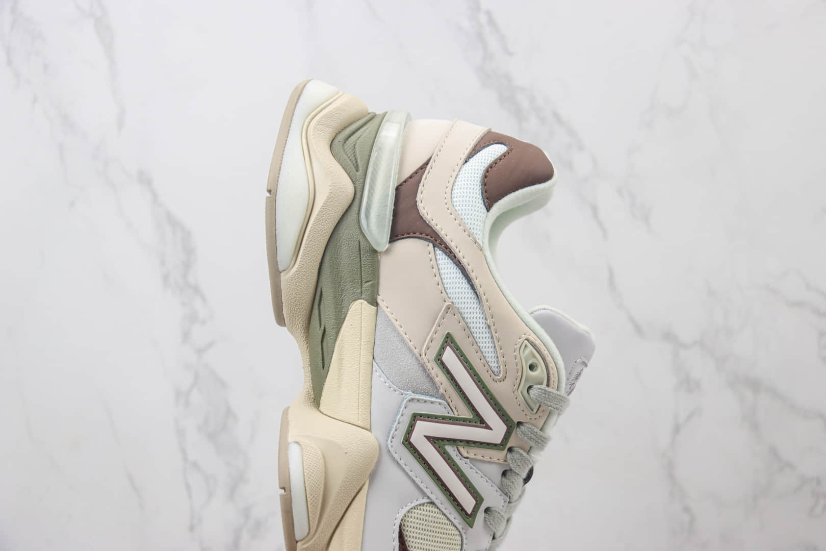 新百伦New Balance 9060纯原版本NB9060米白棕复古跑鞋 莆田新百伦货源 货号：U9060FNA