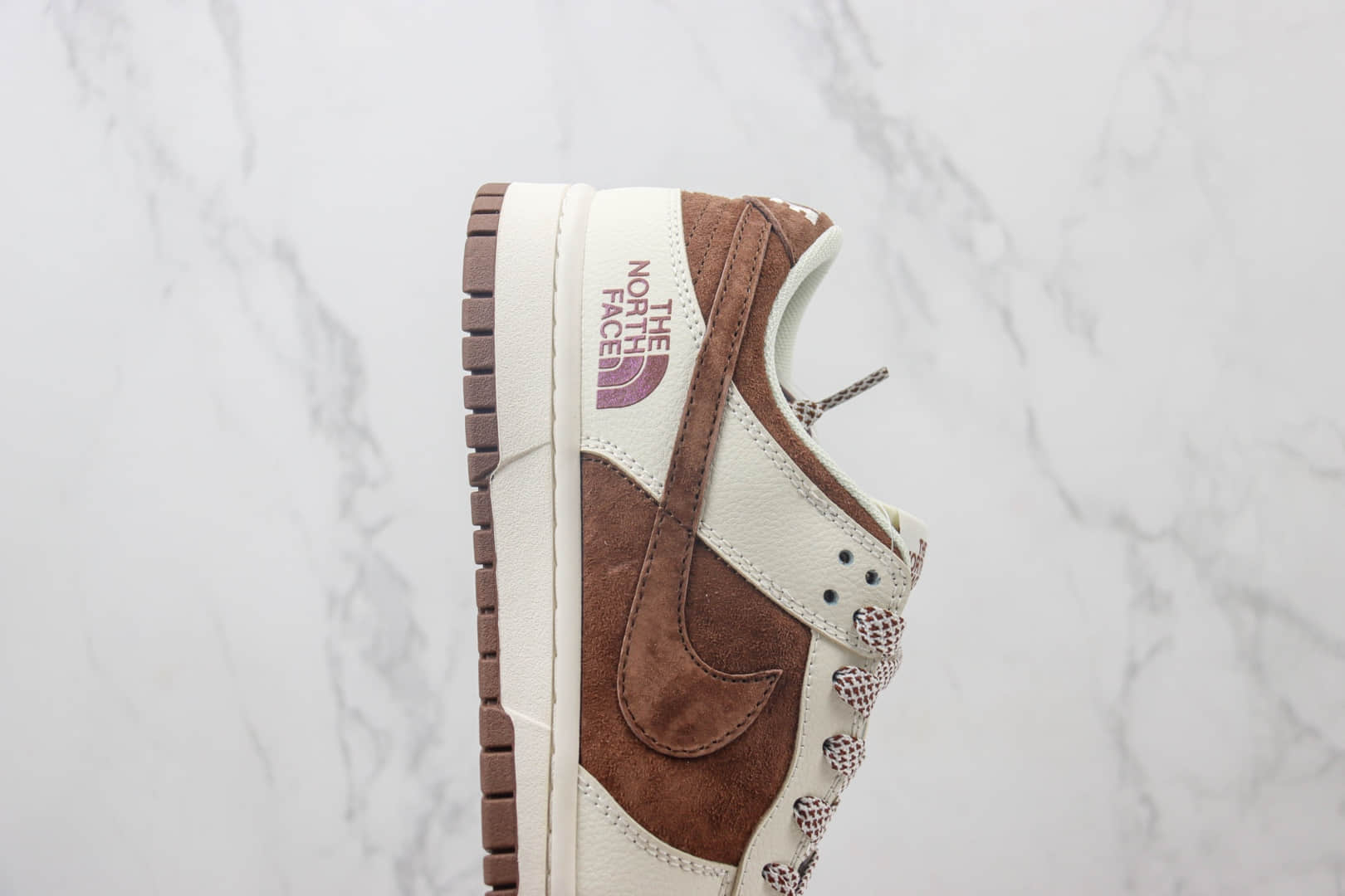 耐克The North Face x Nike Dunk Low纯原版本北面联名Dunk低帮米棕色翻毛皮板鞋 莆田耐克货源 货号：XD6188-022