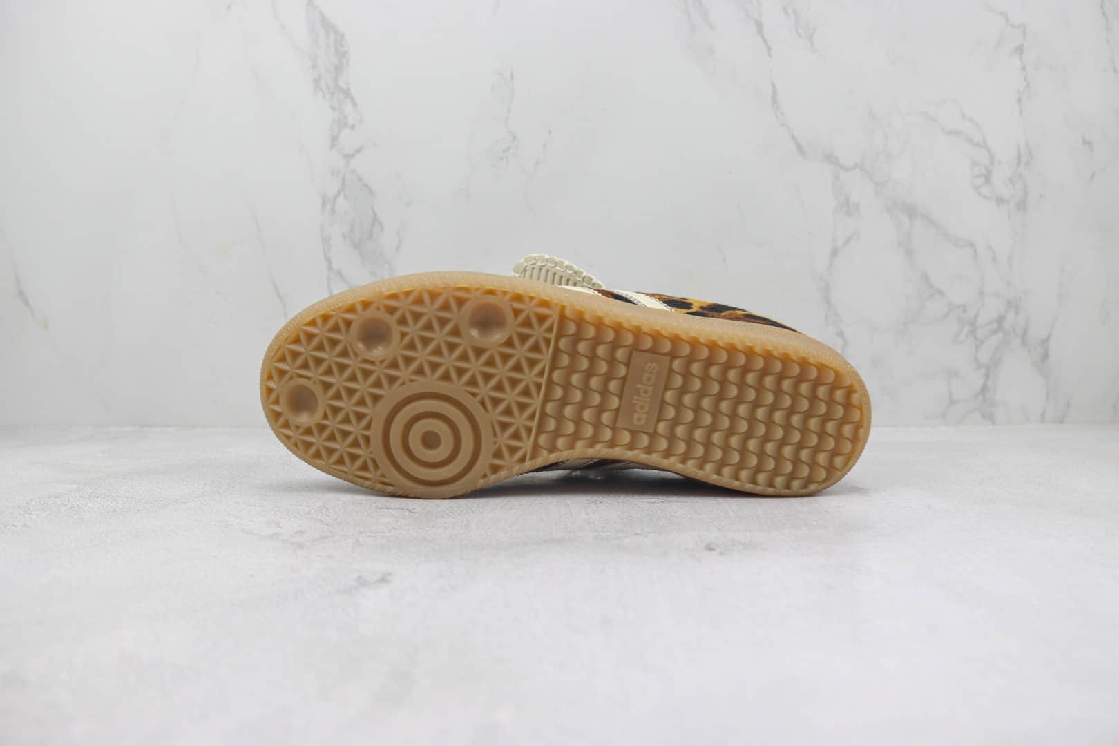 阿迪达斯Wales Bonner x adidas Originals Samba Pony Tonal纯原版本三叶草桑巴马毛豹纹德训鞋 莆田阿迪达斯货源 货号:IE0578