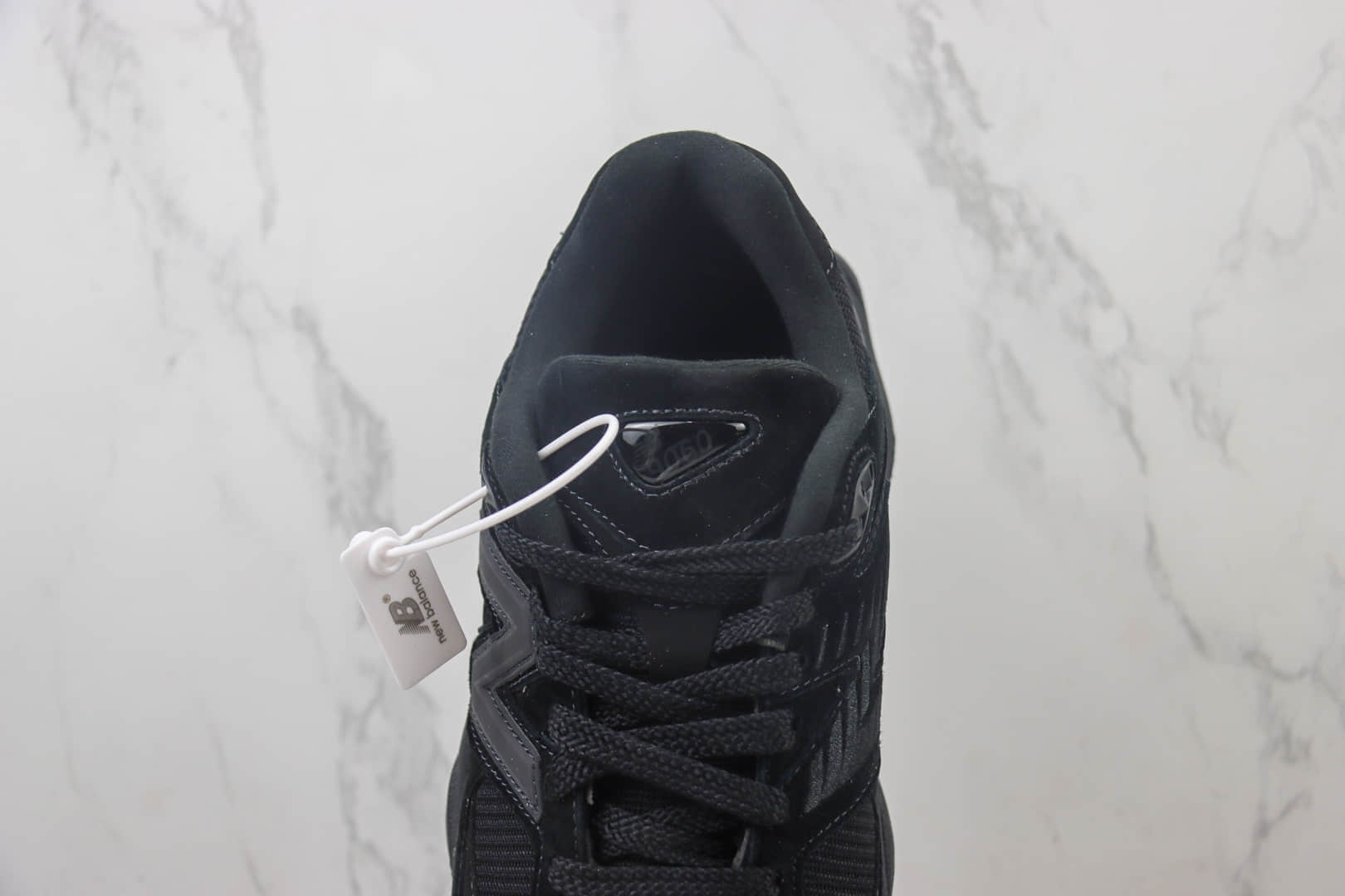 新百伦New Balance 9060纯原版本NB9060黑色复古慢跑鞋 莆田新百伦货源 货号:U9060BPM