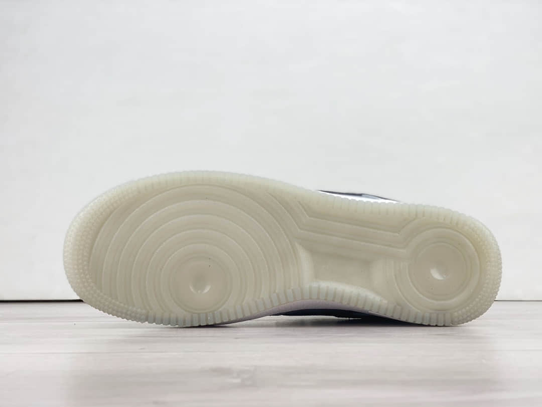 耐克Nike Air Force 1'07 Low纯原版本空军一号低帮AF1浅烟灰深灰勾板鞋 莆田耐克工厂 货号:FJ4170-001