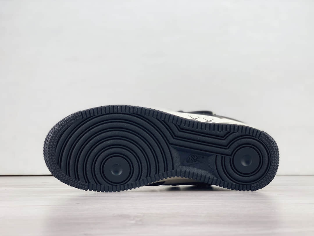 耐克Kaws x Nike Air Force 1'07 Low纯原版本Kaws联名空军一号AF1黑白棕低帮绑带板鞋 莆田复刻鞋 货号:KS6869-888