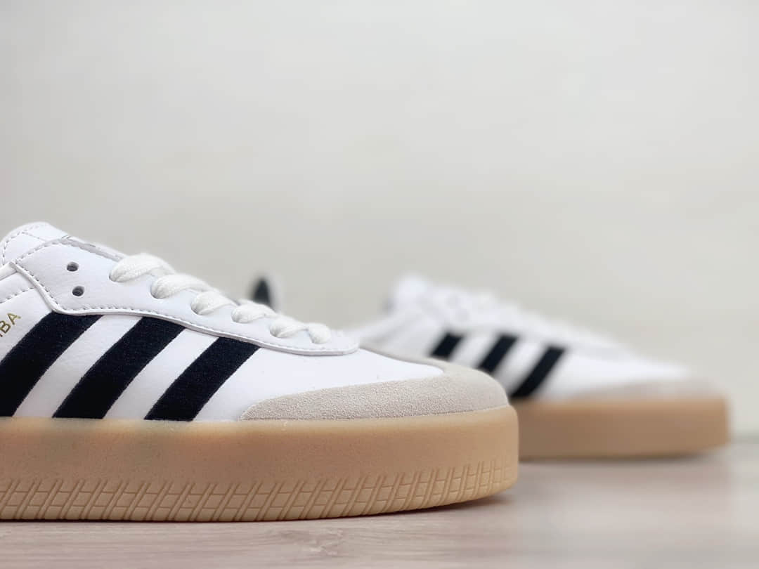 阿迪达斯adidas Samba Vegan OG纯原版本三叶草白黑生胶桑巴德训鞋 莆田阿迪达斯货源 货号:IG5744