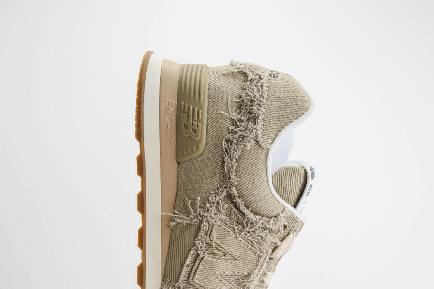 新百伦MiuMiu x New Balance 574纯原版本缪缪联名NB574卡其色磨毛丹宁运动鞋 莆田新百伦工厂