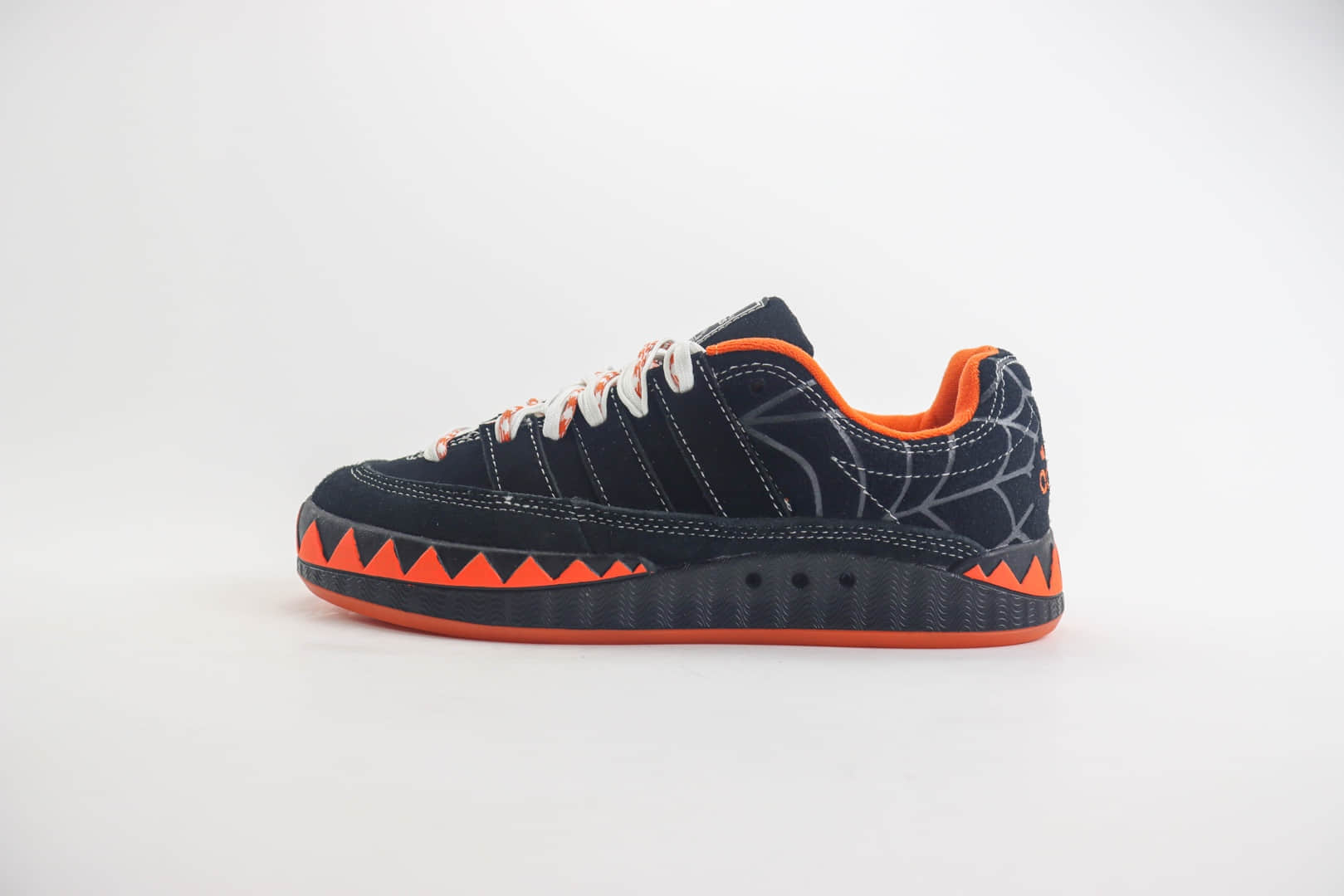 阿迪达斯Human Made x adidas Adimatic Low纯原版本马蒂奇系列黑橙色鲨鱼面包鞋 莆田复刻鞋货源 货号:IG4024