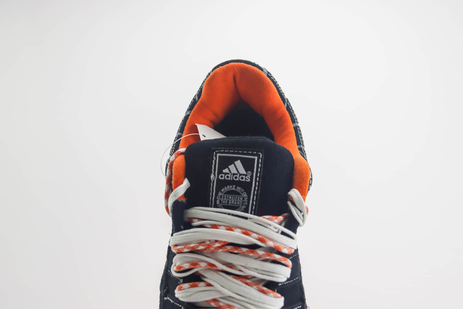 阿迪达斯Human Made x adidas Adimatic Low纯原版本马蒂奇系列黑橙色鲨鱼面包鞋 莆田复刻鞋货源 货号:IG4024