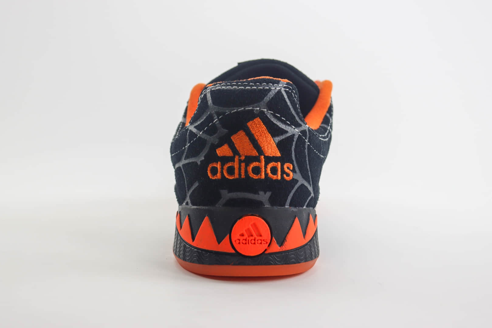阿迪达斯Human Made x adidas Adimatic Low纯原版本马蒂奇系列黑橙色鲨鱼面包鞋 莆田复刻鞋货源 货号:IG4024