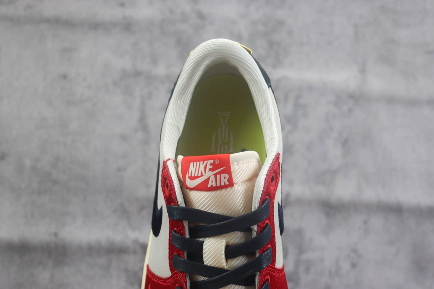 乔丹Trophy Room x Air Jordan 1 Low “Away”纯原版本乔丹之子联名AJ1白黑红低帮篮球鞋 莆田AJ货源 货号：FN0432-100