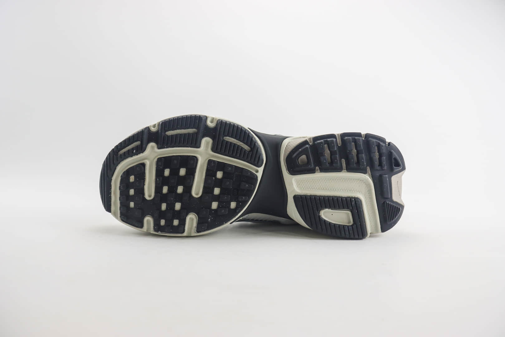 耐克Nike V2K Runtekk纯原版本V2K灰黑色复古跑鞋 莆田复刻鞋货源 货号:FN6703-002