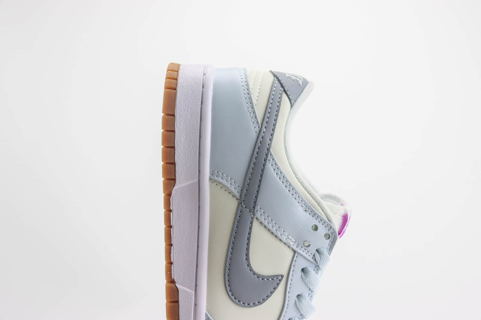 耐克Nike SB Dunk Low纯原版本低帮SB Dunk米灰淡蓝板鞋 莆田耐克货源 货号：FD9922-151