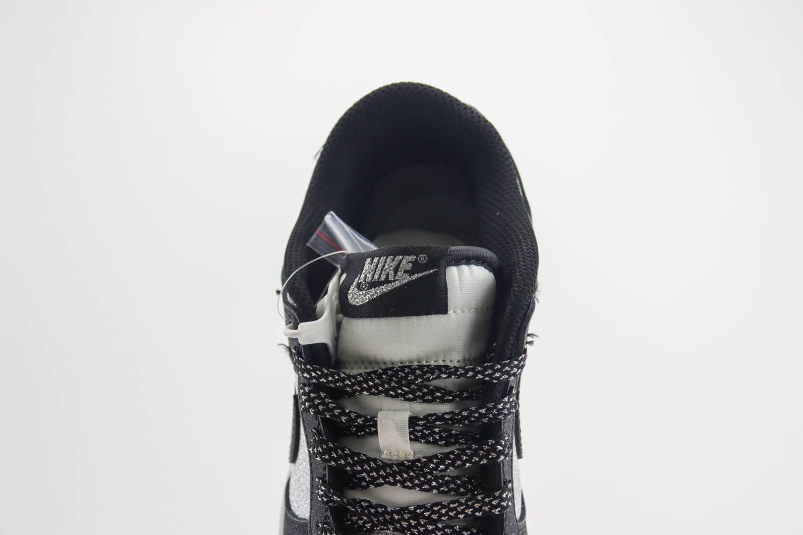 耐克Nike SB Dunk Low纯原版本低帮SB Dunk黑灰银满天星板鞋 莆田耐克工厂 货号：LW1818-101