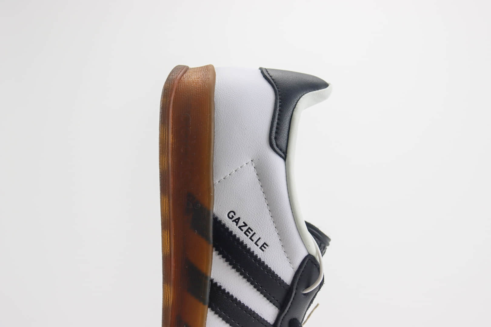 阿迪达斯adidas Originals Gazelle INdoor纯原版本三叶草黑白生胶板鞋 莆田阿迪达斯货源 货号:IH9990