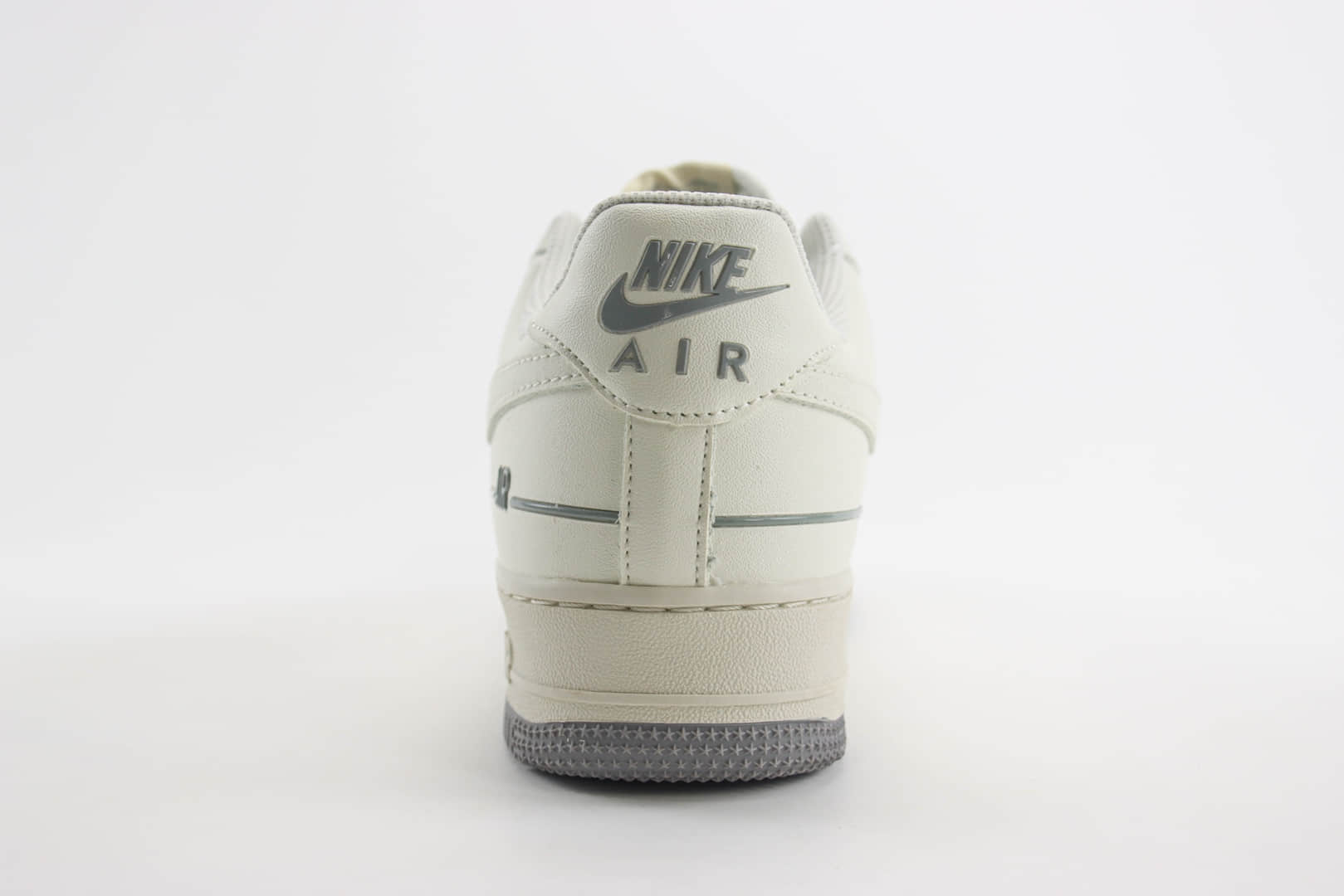耐克Nike Air Force 1 Low纯原版本空军一号AF1白灰满天星板鞋 莆田耐克货源 货号：CJ1379-603