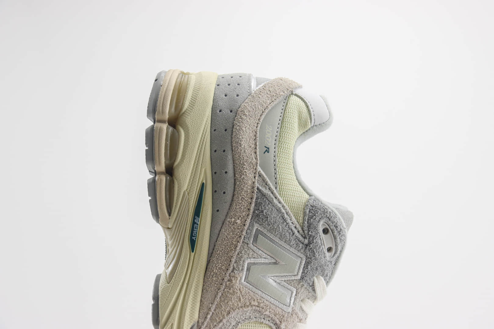 新百伦New Balance 2002R纯原版本NB2002R浅米灰复古跑鞋 莆田新百伦货源 货号：M2002REK