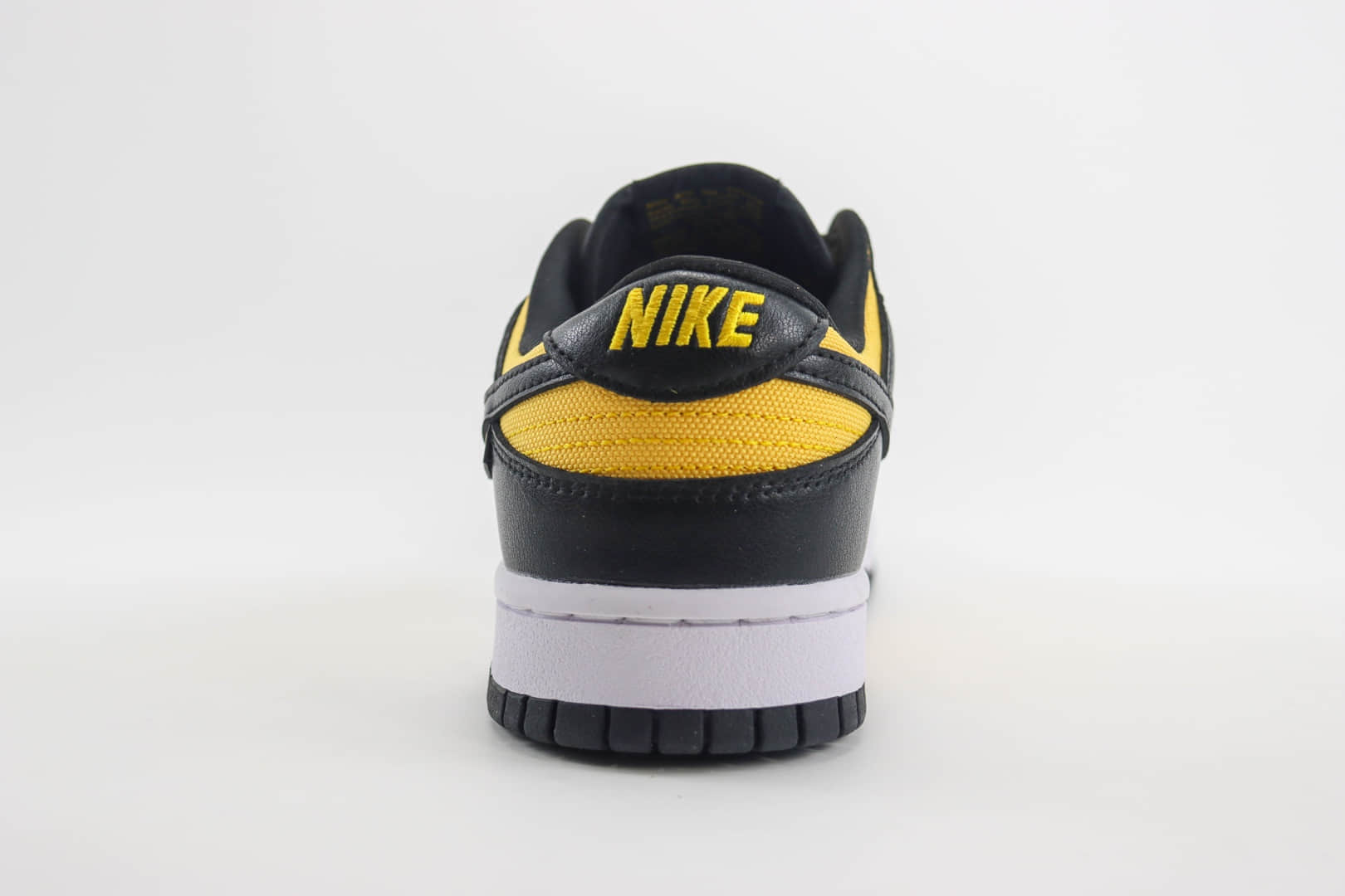 耐克Nike SB Dunk Low纯原版本低帮SB Dunk黑黄色板鞋 莆田耐克代理 货号：FZ4618-001