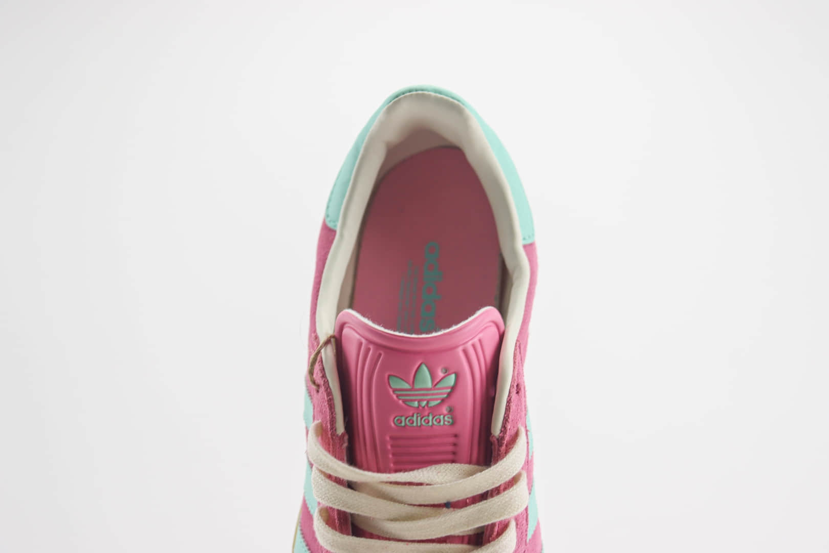 阿迪达斯adidas Originals Gazelle INdoor纯原版本三叶草粉蓝色麂皮板鞋 莆田阿迪达斯货源 货号：IH5015