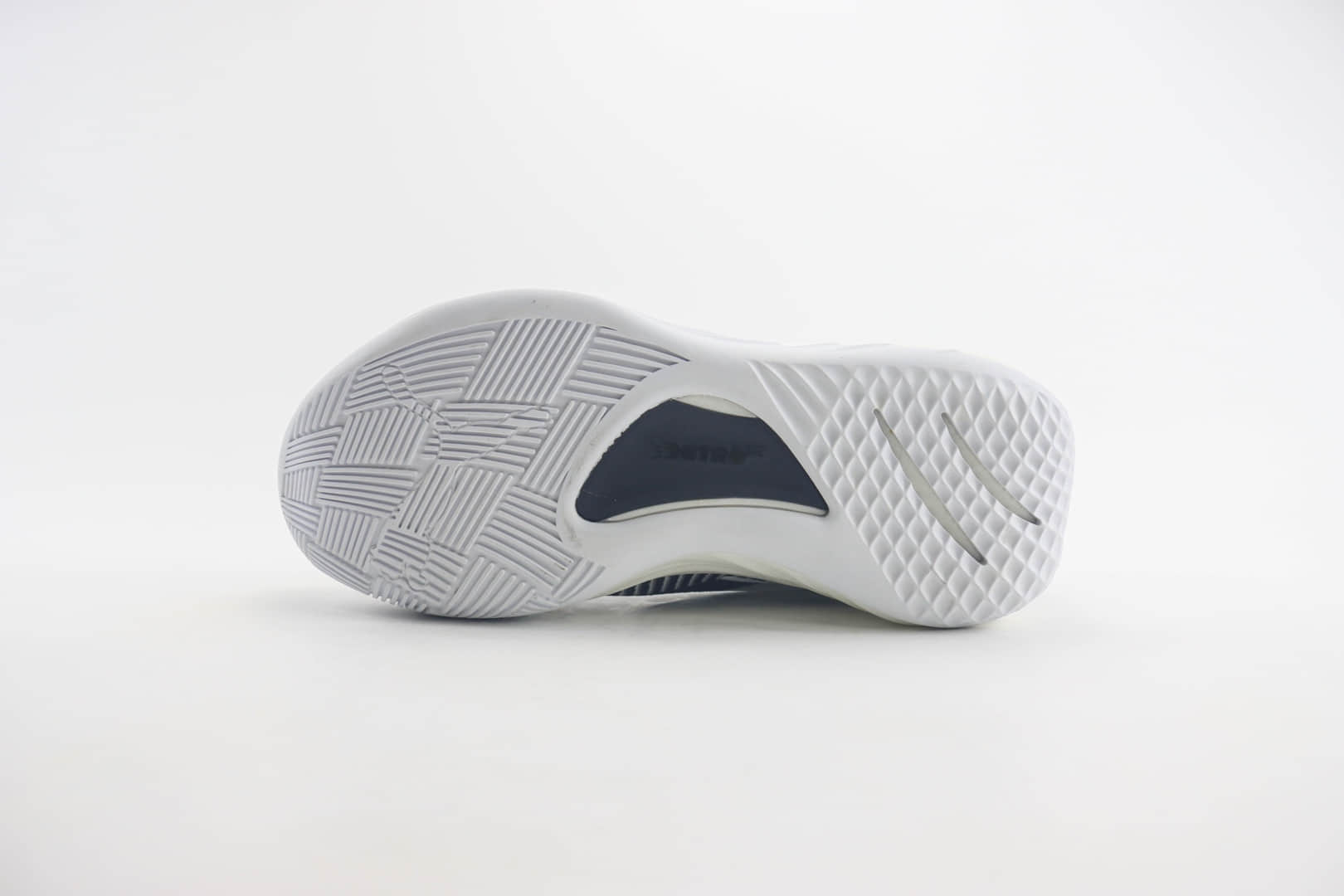 彪马PUMA All-Pro Nitro PE纯原版本亨德森签名鞋白黑实战篮球鞋 莆田彪马货源 货号:彪马PUMA All-Pro Nitro PE纯原版本亨德森签名鞋白黑实战篮球鞋 莆田彪马货源 货号:379081-06