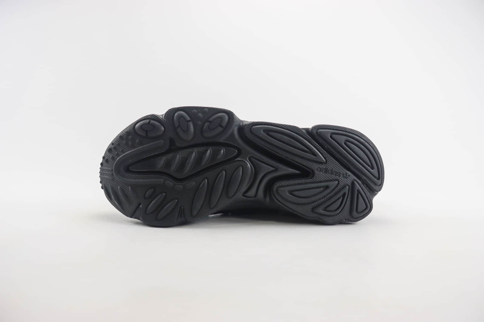 阿迪达斯adidas Originals Ozweego纯原版本水管系列黑武士复古老爹鞋 莆田阿迪达斯代理 货号：EE6999