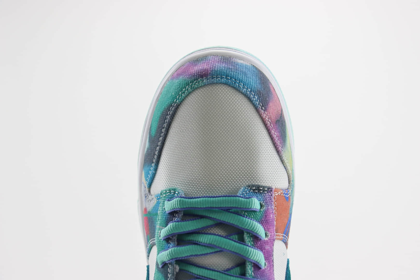 耐克Futura Laboratories x Nike SB Dunk Low纯原版本低帮SB Dunk白蓝扎染涂鸦板鞋 莆田耐克货源 货号：HF6061-400