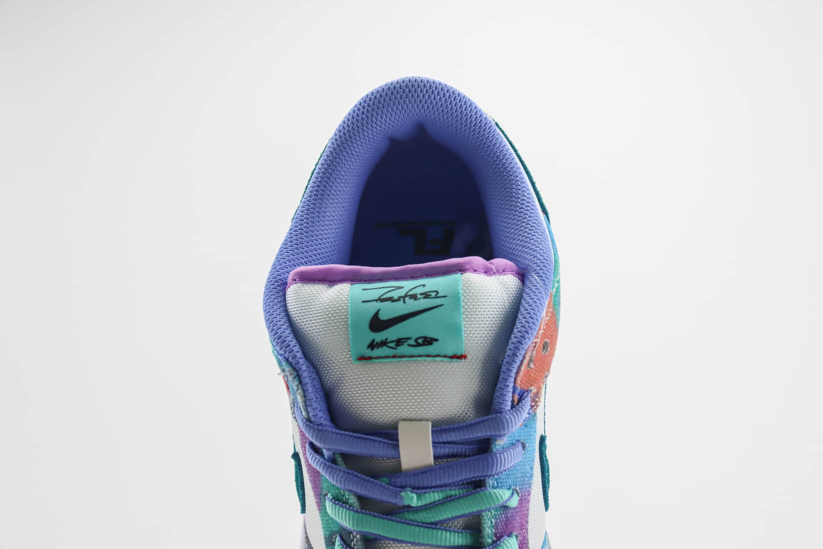 耐克Futura Laboratories x Nike SB Dunk Low纯原版本低帮SB Dunk白蓝扎染涂鸦板鞋 莆田耐克货源 货号：HF6061-400