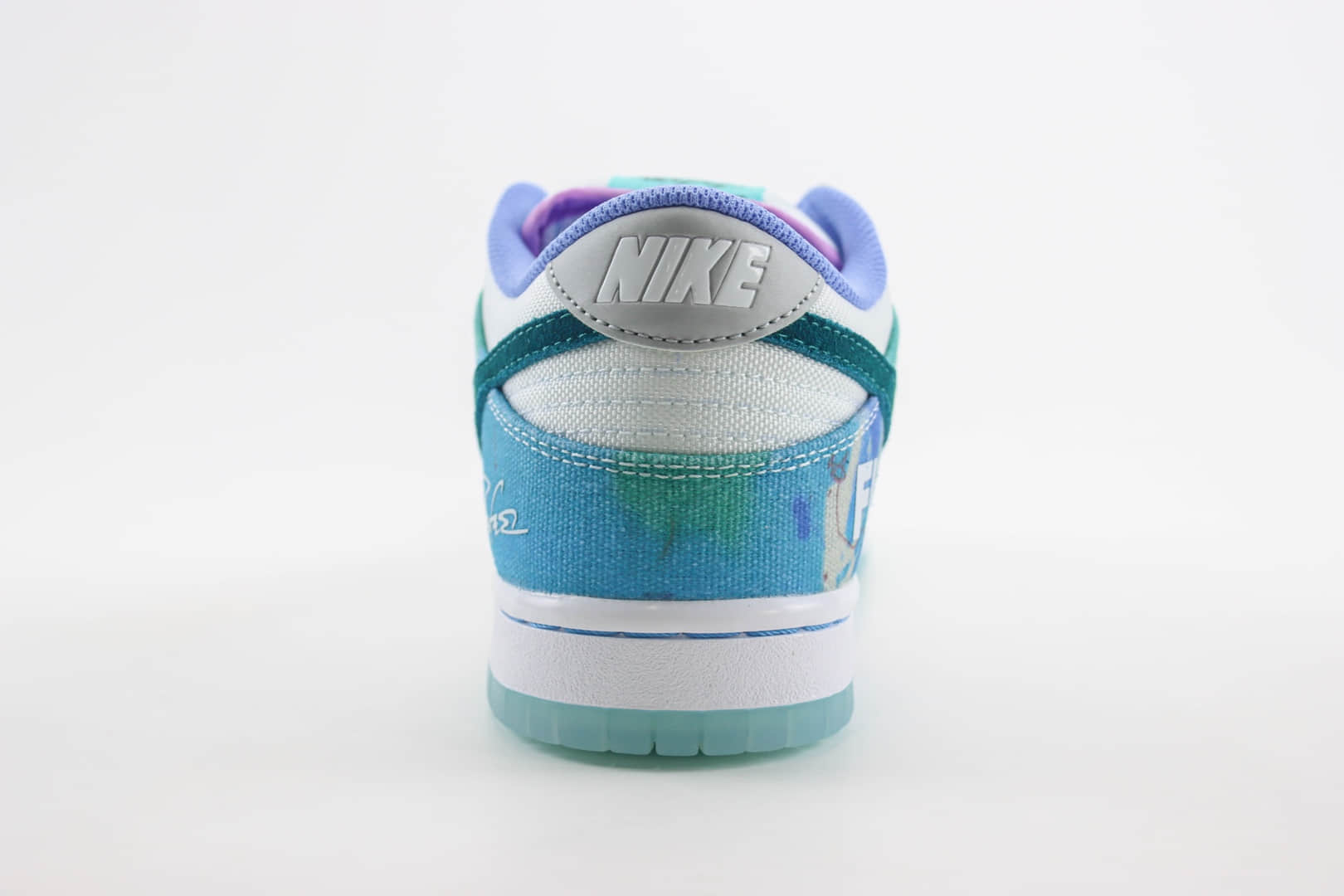 耐克Futura Laboratories x Nike SB Dunk Low纯原版本低帮SB Dunk白蓝扎染涂鸦板鞋 莆田耐克货源 货号：HF6061-400