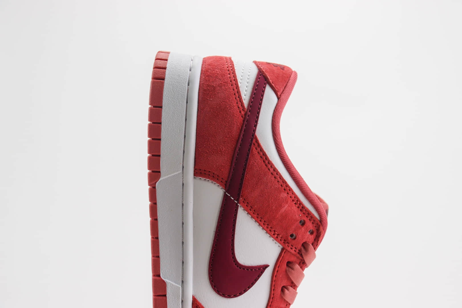 耐克Nike SB Dunk Low纯原版本低帮SB Dunk白玫红情人节板鞋 莆田耐克代理 货号：FQ7056-100