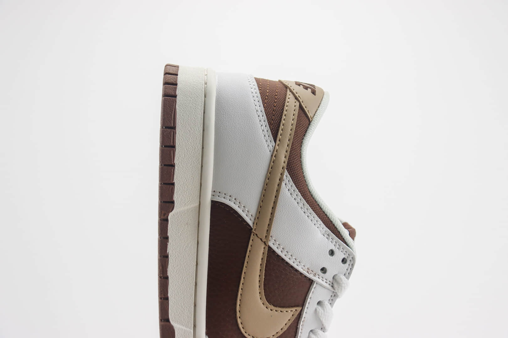 耐克Nike SB Dunk Low纯原版本低帮SB Dunk白棕色滑板板鞋 莆田耐克货源 货号：HF4292-100