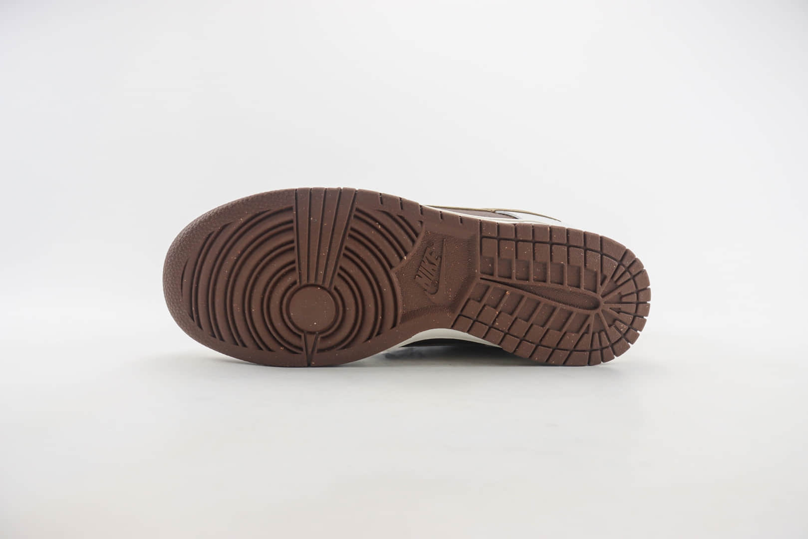 耐克Nike SB Dunk Low纯原版本低帮SB Dunk白棕色滑板板鞋 莆田耐克货源 货号：HF4292-100