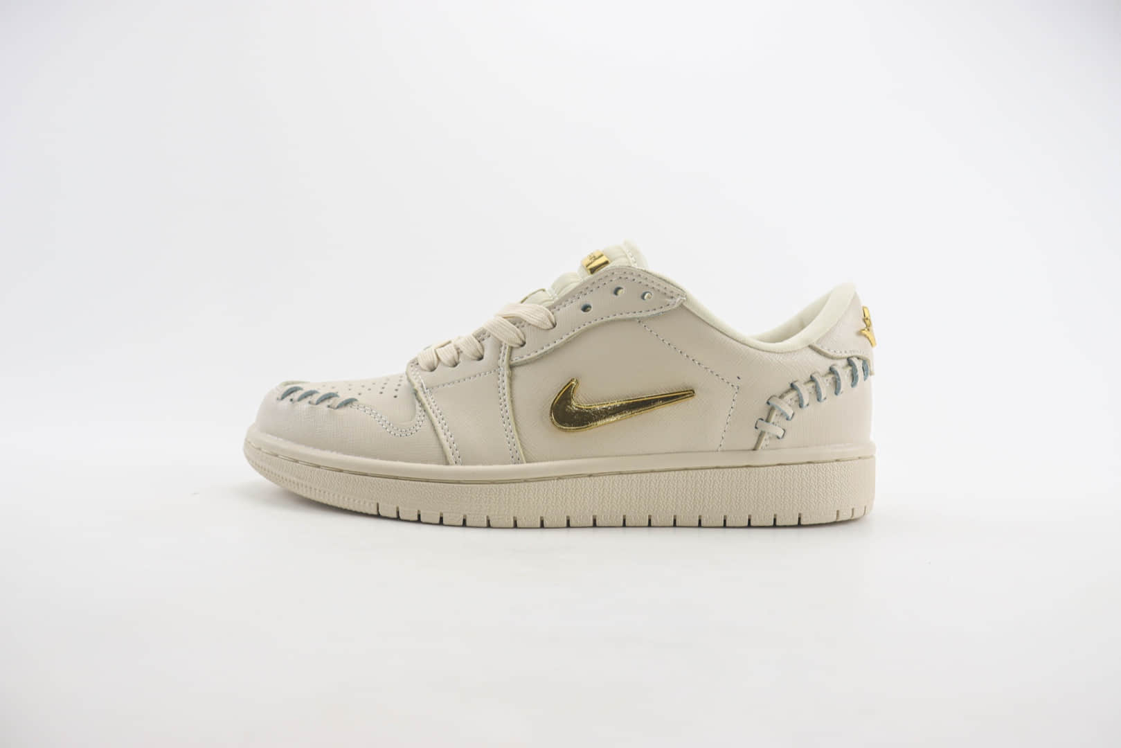 乔丹Air Jordan 1 Low纯原版本低帮AJ1米白金勾板鞋 莆田AJ货源 货号：FN5032-200