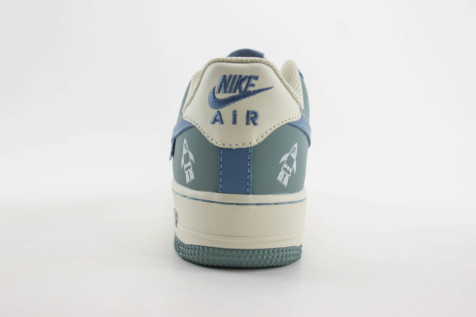 耐克Nike Air Force 1'07 Low”Star Tours“纯原版本空军一号AF1宇航员板鞋 莆田耐克货源 货号：DB3301-711