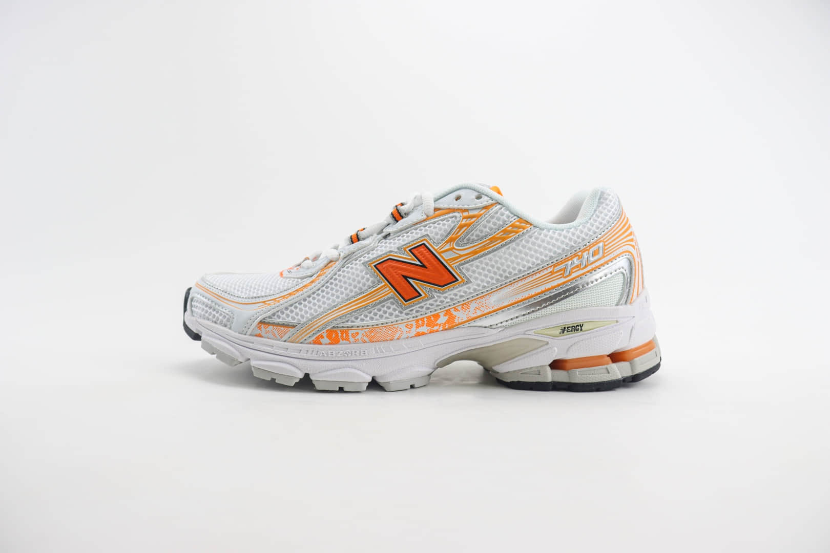 新百伦New Balance 740纯原版本NB740白橙色复古跑鞋 莆田新百伦货源 货号：MR740SE