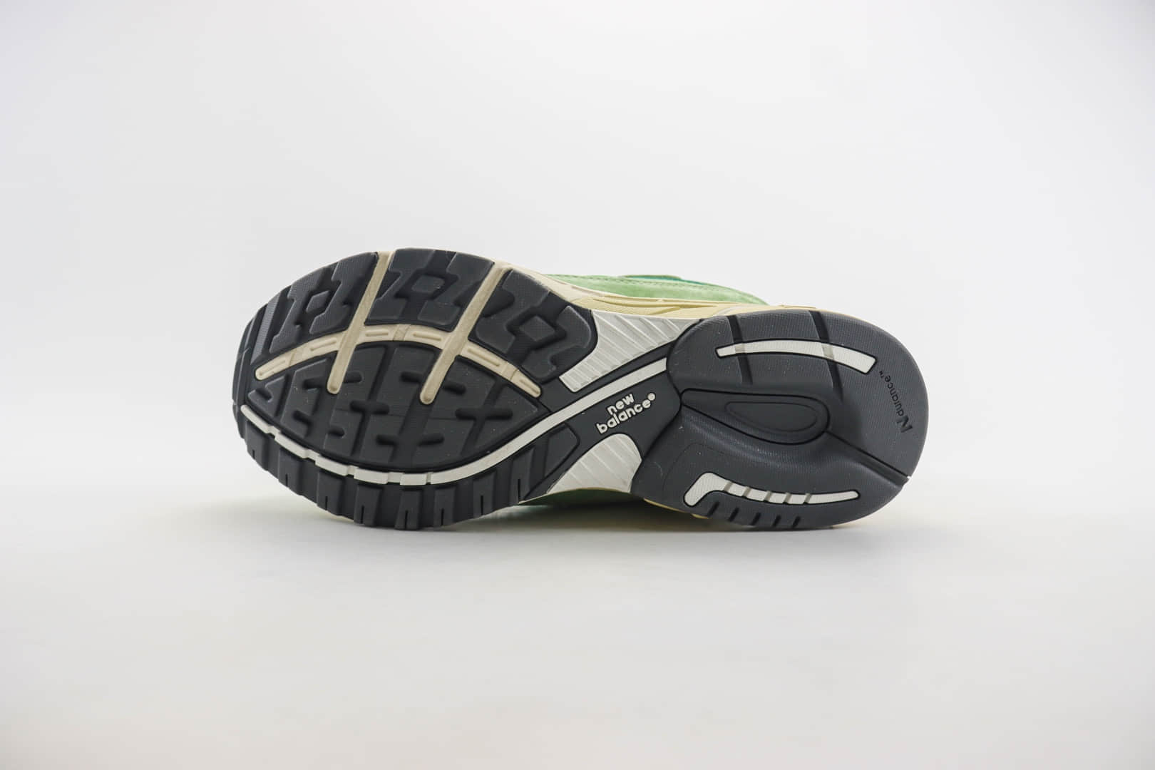 新百伦New Balance 993纯原版本NB993青草绿美产复古跑鞋 莆田新百伦货源 货号：U993GW