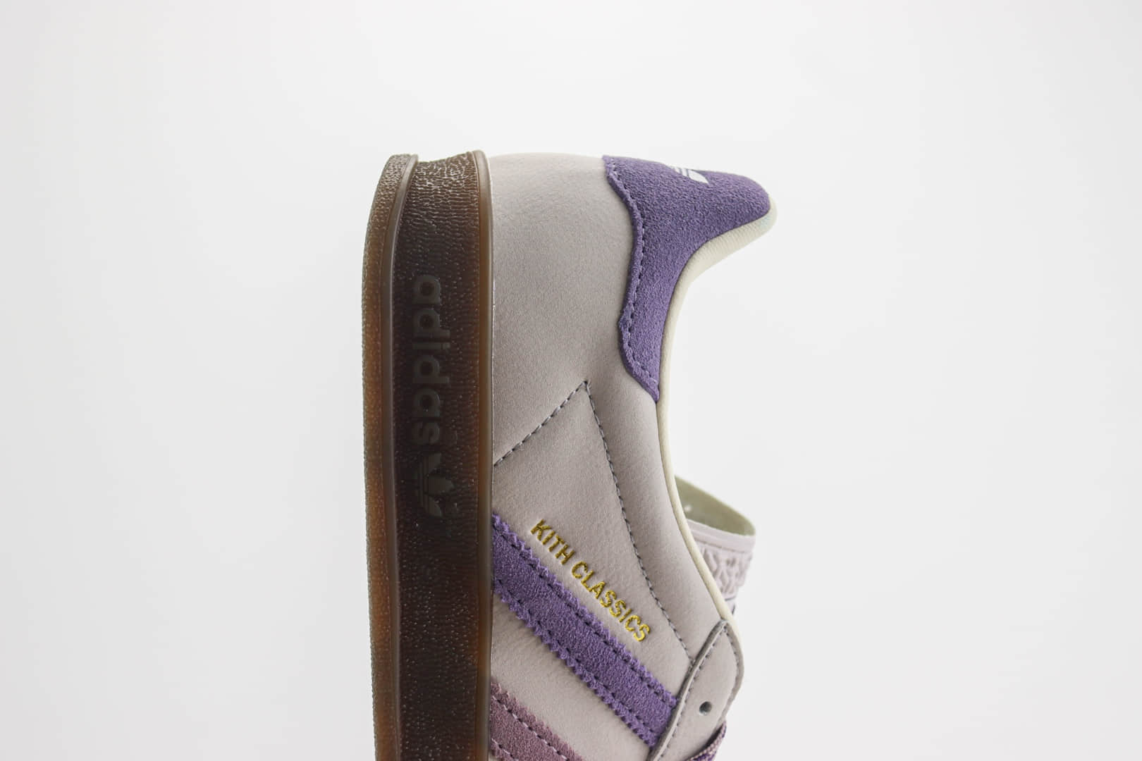 阿迪达斯Kith x adidas Original Gazelle Indoor Trainers纯原版本三叶草Kith联名芋泥灰紫德训鞋 莆田阿迪达斯货源 货号:IH0120
