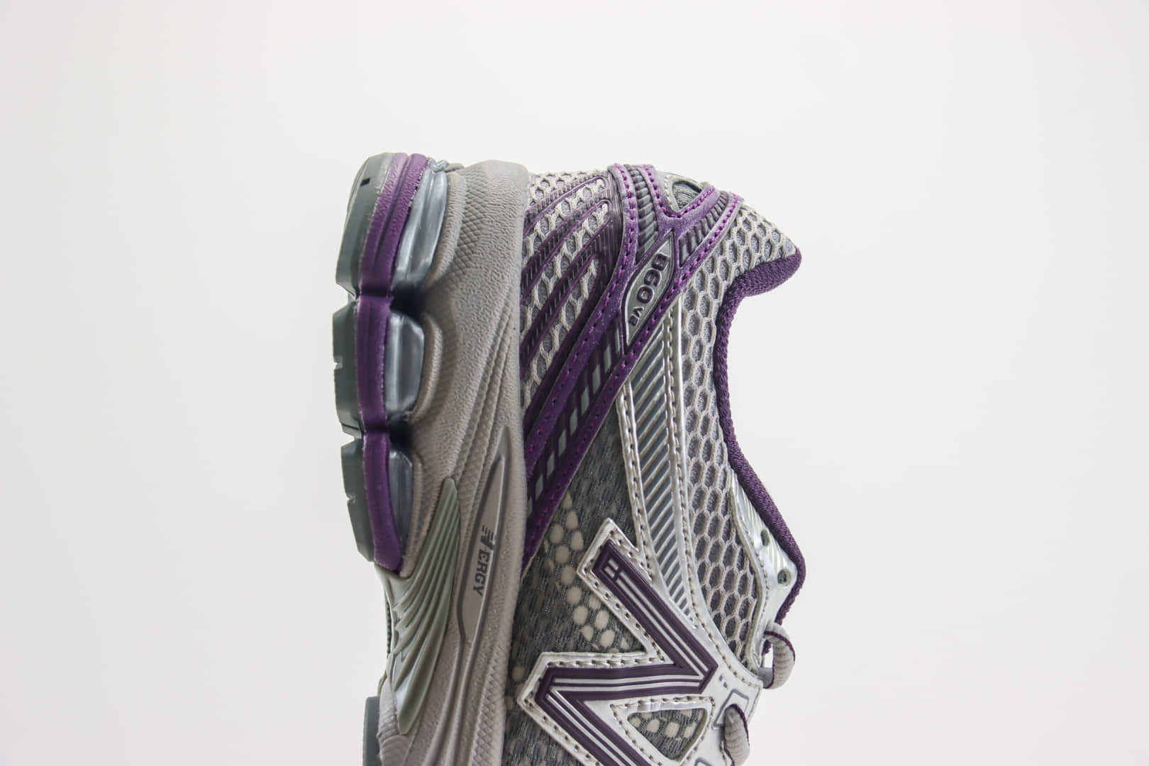 新百伦New Balance 860 V2纯原版本灰紫色NB860 V2复古老爹鞋 莆田新百伦货源 货号：ML860PP2