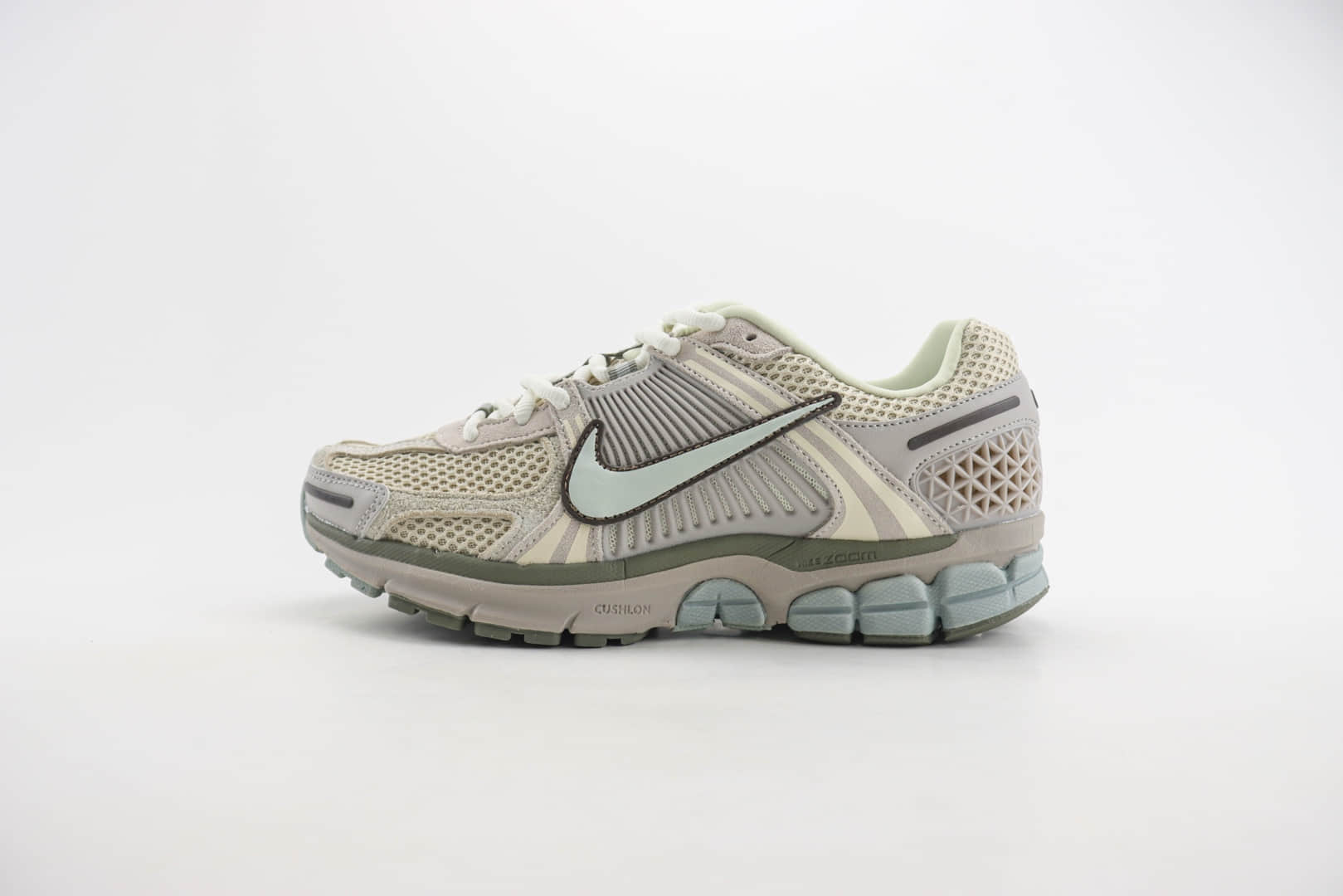 耐克Nike Zoom Vomero V5 SP纯原版本佛莫罗灰咖色复古跑鞋 莆田耐克代理 货号：FZ3653-104