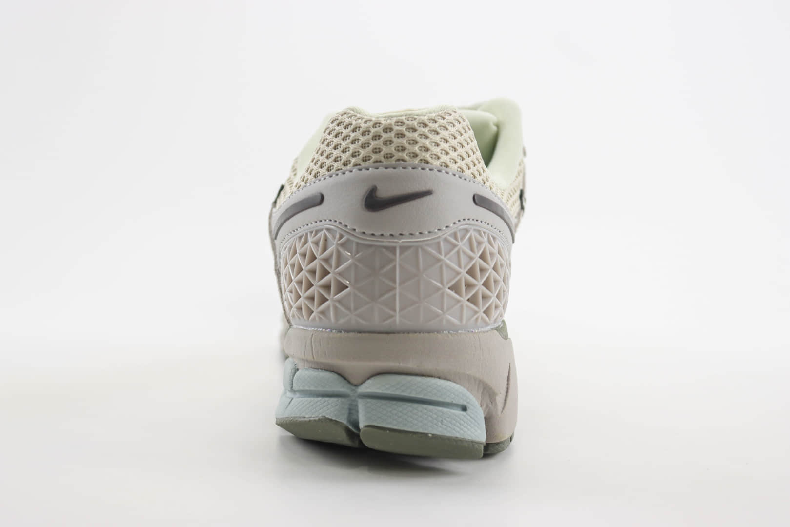 耐克Nike Zoom Vomero V5 SP纯原版本佛莫罗灰咖色复古跑鞋 莆田耐克代理 货号：FZ3653-104