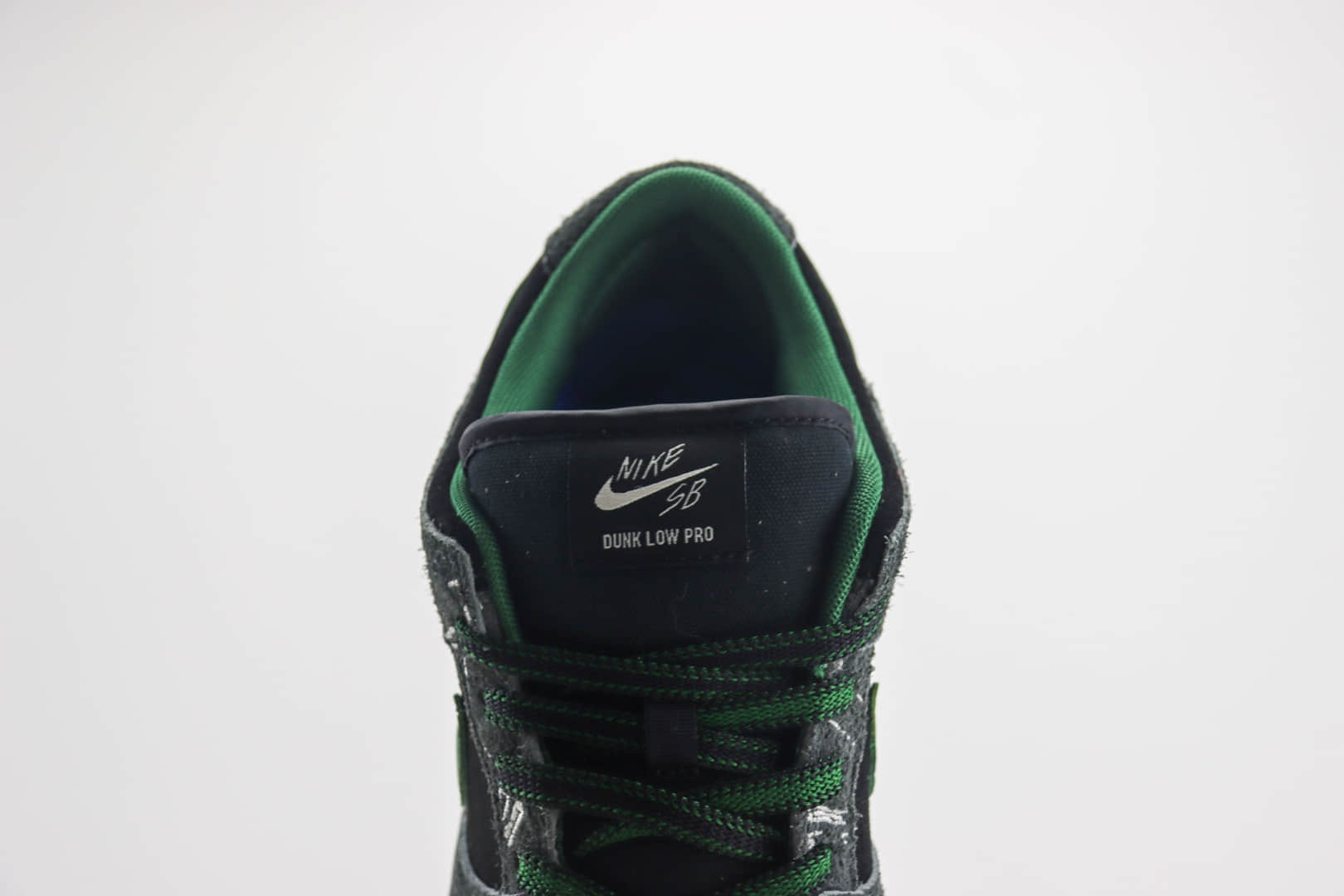 耐克There Skateboards x Nike SB Dunk Low纯原版本低帮SB Dunk黑绿涂鸦滑板板鞋 莆田耐克微信 货号：HF7743-001