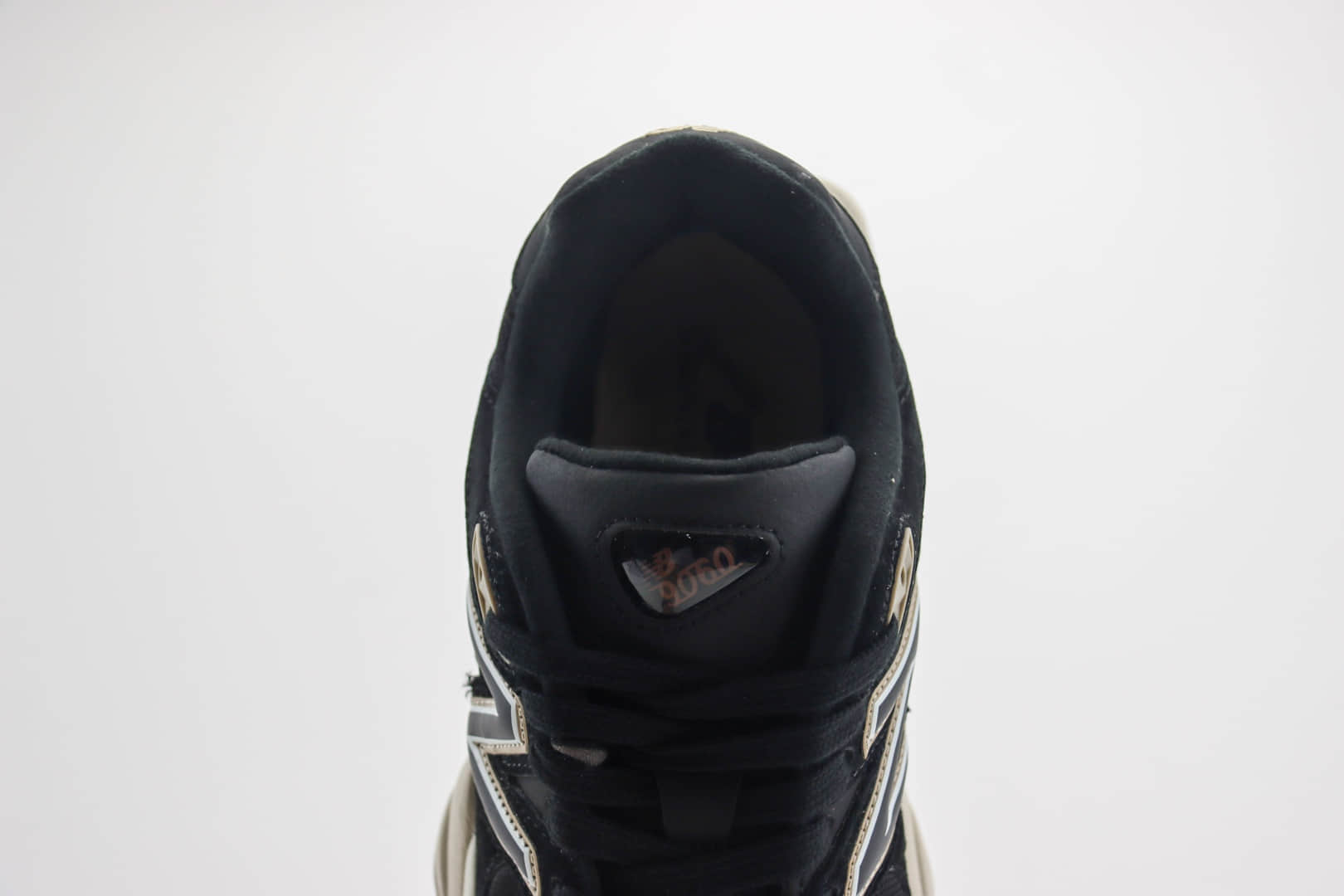 新百伦New Balance 9060纯原版本黑色NB9060复古慢跑鞋 莆田新百伦货源 货号：U9060UBY