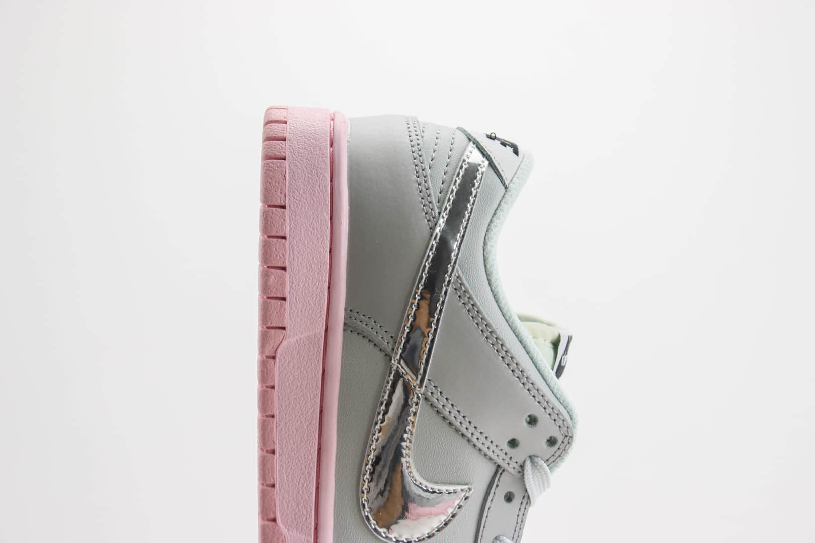 耐克Nike SB Dunk Low纯原版本低帮SB Dunk灰银粉滑板板鞋 莆田耐克工厂 货号:HM3698-006