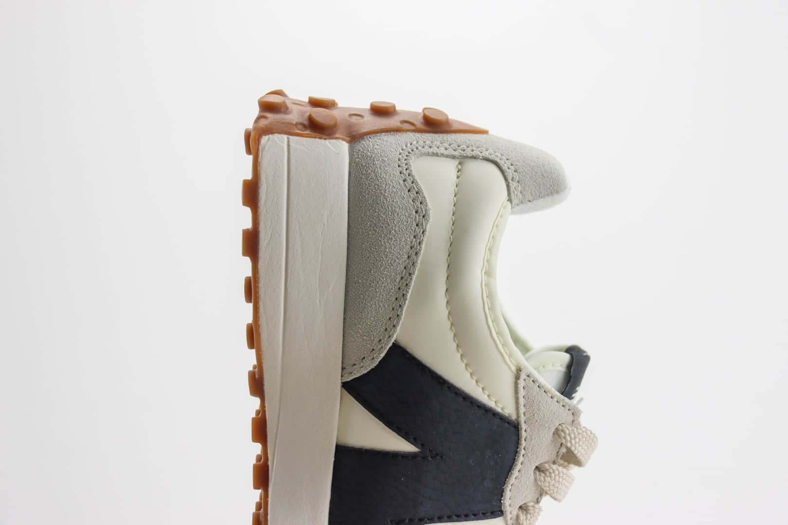 新百伦New Balance 327纯原版本米白灰黑NB327复古慢跑鞋 莆田新百伦货源 货号:WS327GD