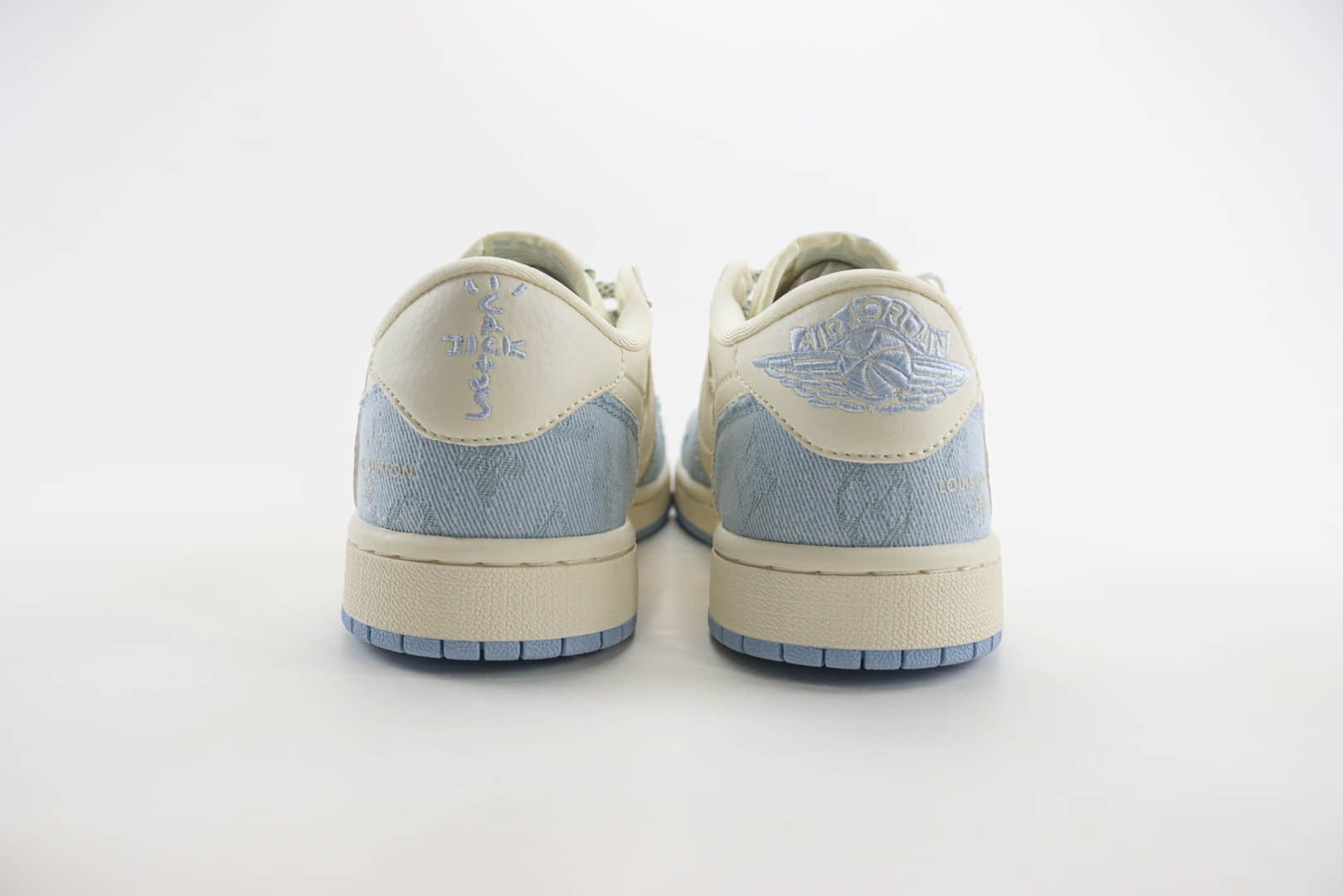 乔丹Louis Vuitton x Air Jordan 1 Low纯原版本倒钩AJ1联名LV米白牛仔蓝板鞋 莆田天花板AJ1 货号:LJ5188-003